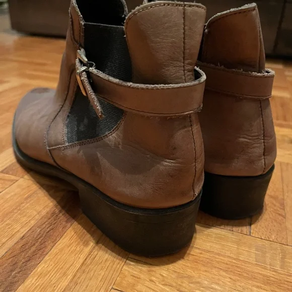 Chelsea Boots - Picture 3 of 3
